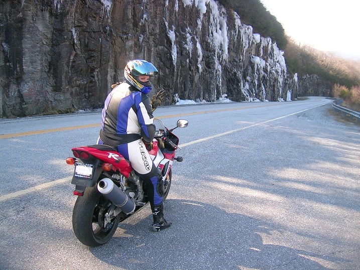 [Vicki bundled up on Big Red at the top of the icy mountain on Ga. Hwy 348, 
which is affectionately called the RIchard B. Russell Raceway.</IMG>